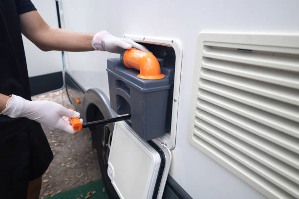 Portable Toilet Options We Offer in Frontenac, MO